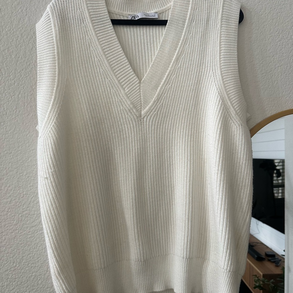 Zara Women's Cream Sweater Vest size Small